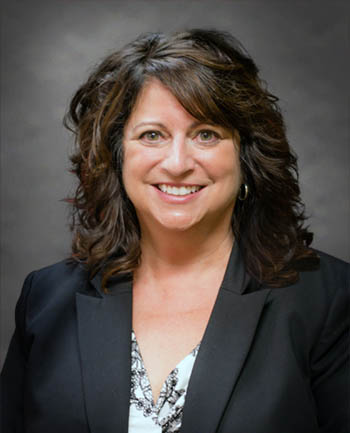 Headshot of Jolyn Warth