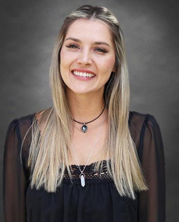 Headshot of Ali Loepfe